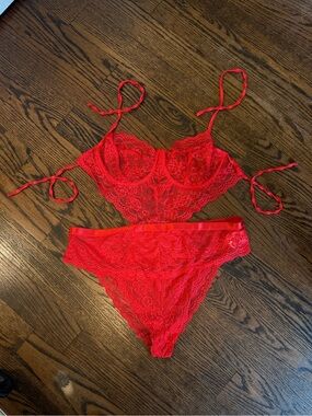 Lace Underwire Bralette & Bikini Panty Set - Red